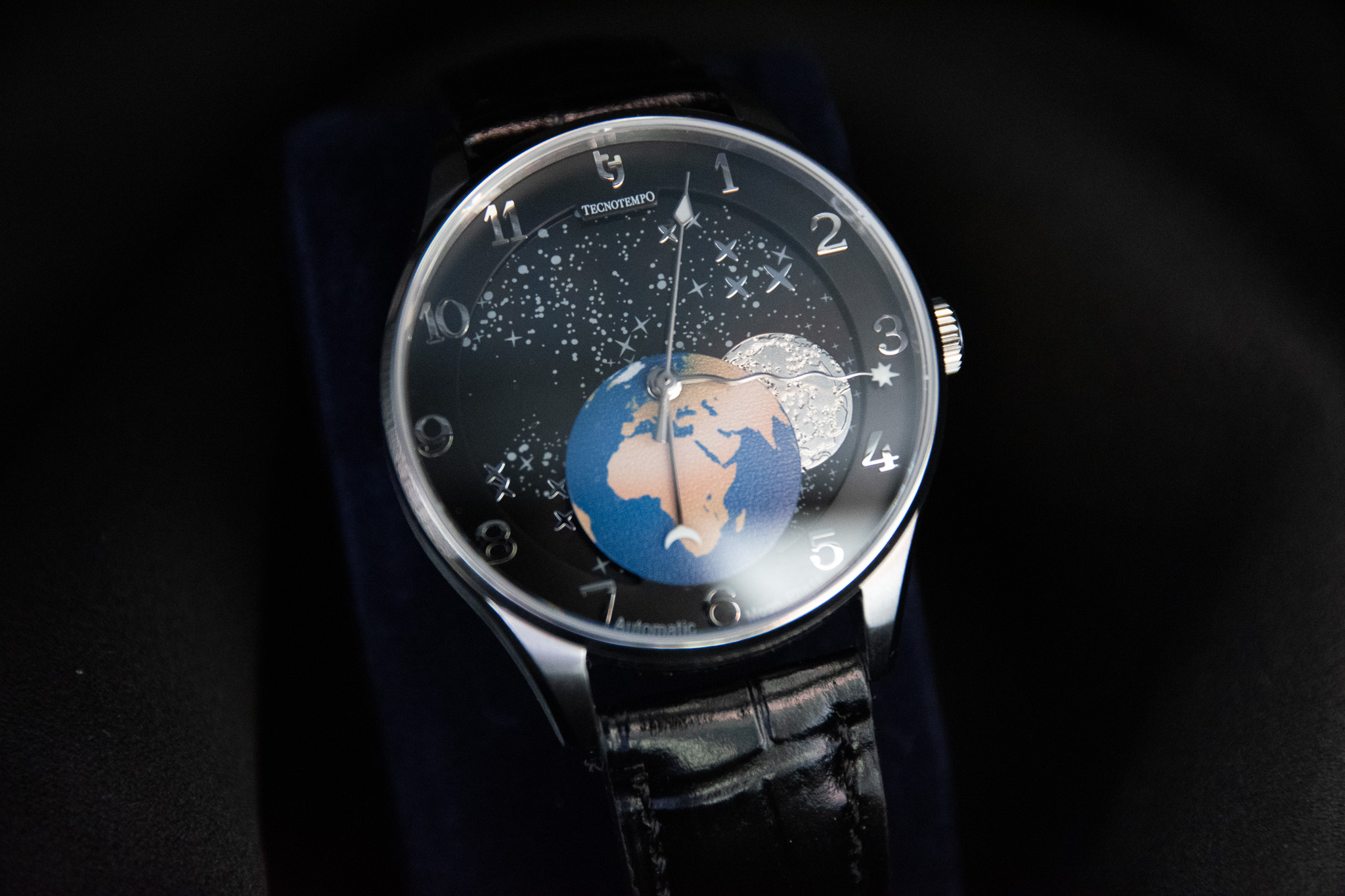 automatic "eclipse" moon phase